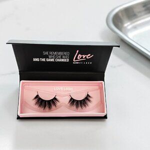 Glamnetic - LOVE - MAGNETIC EYE LASHES - NEW & Sealed 1 Pair
